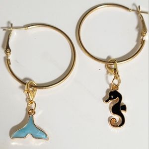 GOLD HOOPES WITH INTERCHANGEABLE BEACH THEME CHARMS. ⛱️ SEAHORSE * MERMAID 🧜‍♀️
